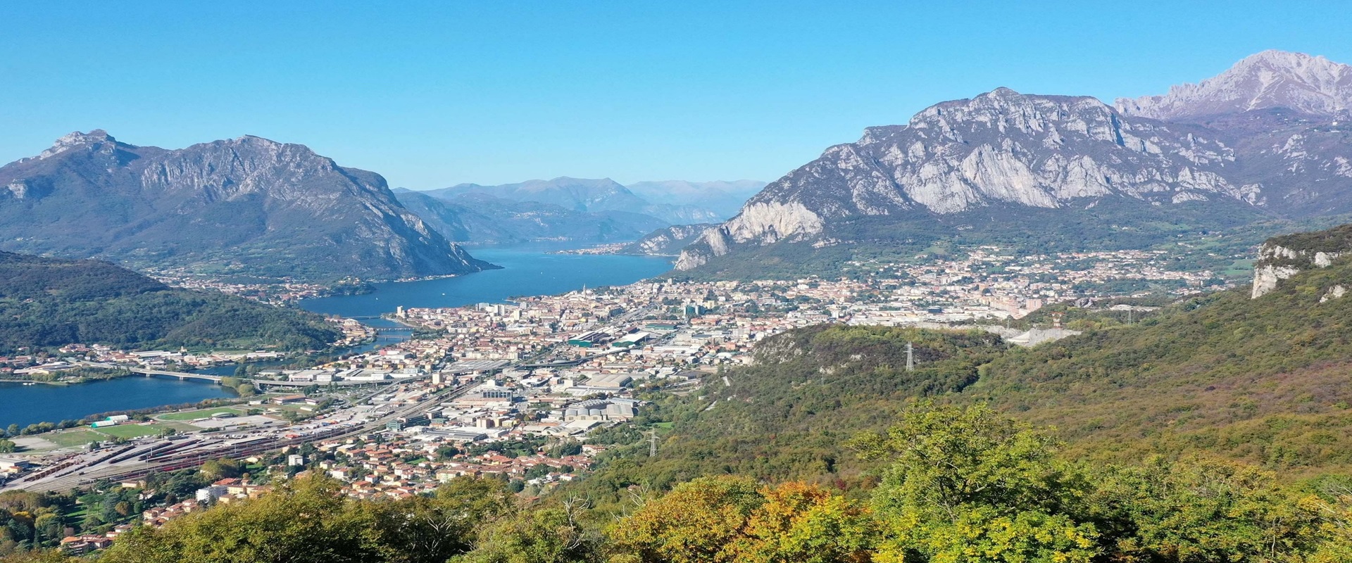 "AL COSPETTO DEL MONTE RESEGONE"